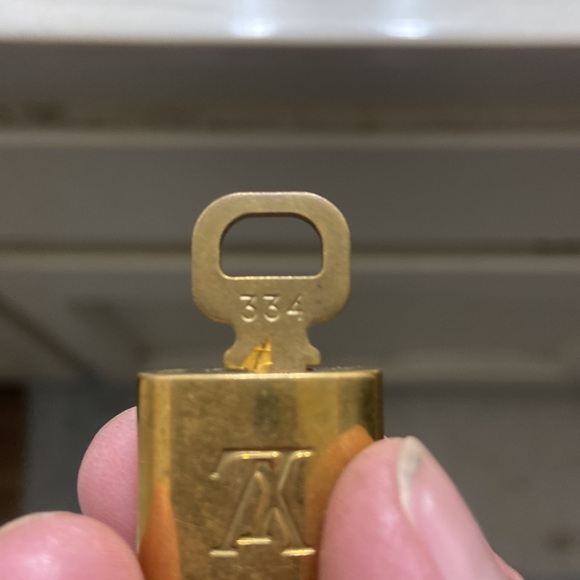 LV lock and key with non LV chain 319 or 334 - Picture 10 of 10